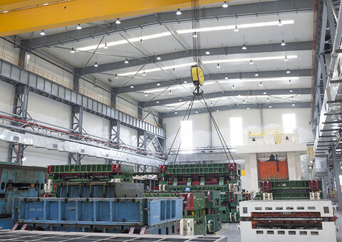 Automotive industry crane