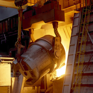 Konecranes Prozesskranlösung für das Handling von Flüssigmetall